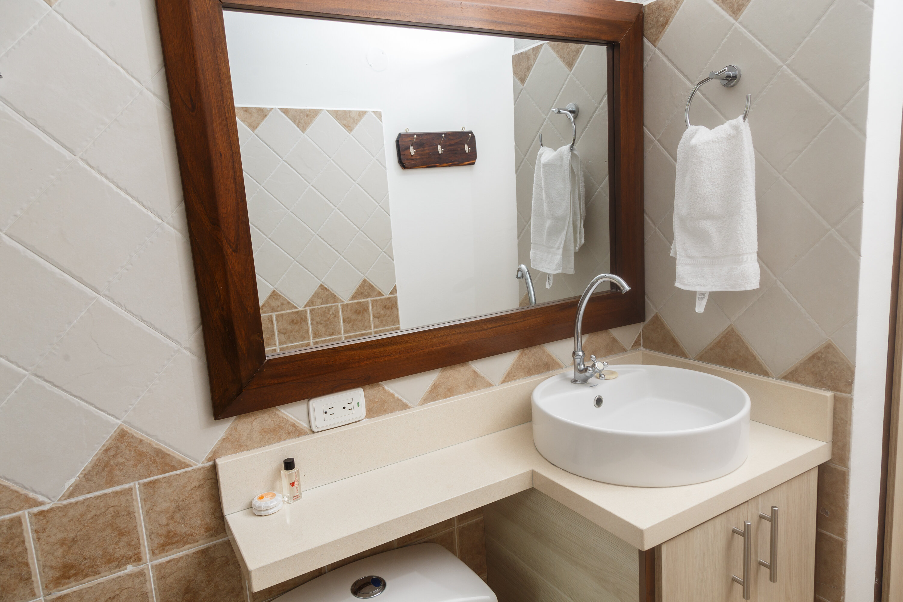 BAÑO SUITE DE HOTEL FRUTAS DEL LAGO